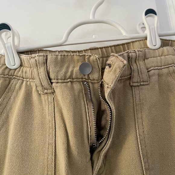 🔥3/$15 Tan cargo pants - Picture 5 of 5